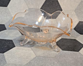 Bol de consola de cristal rosa vintage de 3 patas de la marca Lancaster, de la década de 1930.
