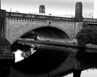 Philly pont franchissant la rivière noir et blanc fine art photo impression
