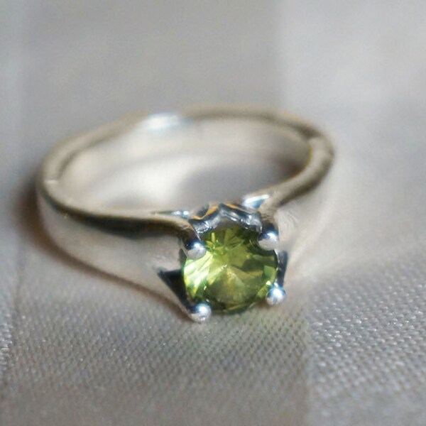 Vintage Engagement Ring Handmade Natural Peridot Ring - Sterling Silver Ring with Peridot Gemstone