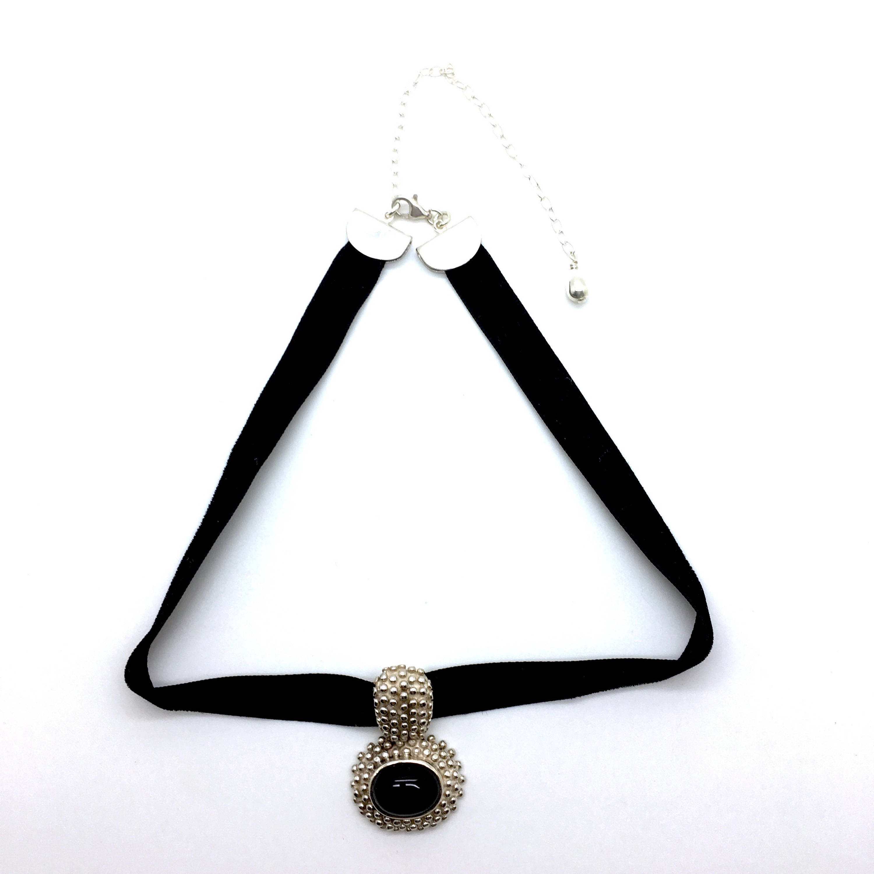 Gargantilla De Terciopelo Negro Con Campanita – Ajustable, Hecha A Mano, Para Cosplay Gótico