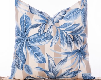 Blauer tropischer Outdoor Kissenbezug, braune und weiße Streifen, Blaues Palmblatt Kissen, Outdoor Kissen, Hellblau, Bananenblatt, Palmblätter