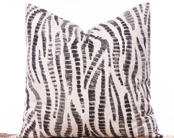 Kissenbezüge, schwarze Streifen Stoff, Zebra, elegante Kissen, neutrale Kissen, neutrale Wohnkultur, schwarz weiß gestreift, Größe wählen