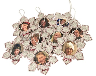 In-the-hoop Snowflake Ornament Picture Frame.  A cute and easy ITH design to commemorate the year.