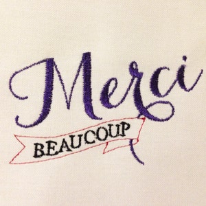 Élégante et fantaisiste merci beaucoup machine design de broderie en plusieurs tailles – une façon intelligente de dire Merci.