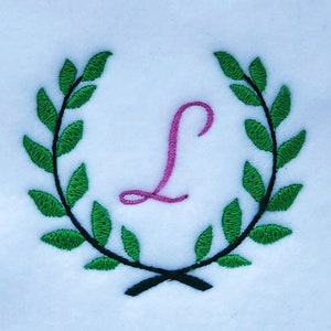 Laurel Wreath DIGITAL Machine Embroidery Design - add a single initial for an elegant personalized look