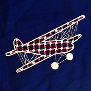 Airplane applique and embroidery design in 4 different sizes.  Super cute design for fans of aviation