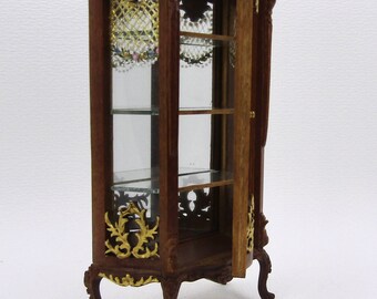 Incredible and original walnut  showcase with interior mirror, all hand painted with oil, majestic peacock collection. Scale 1.12