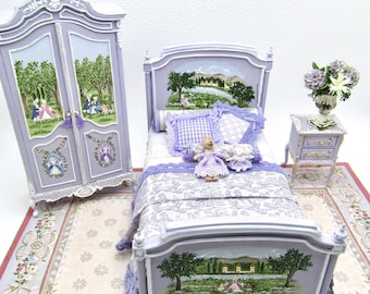 Upholstered and hand painted bed in soft lilac tones, it is sold as seen in the photo with handmade cushions, bedspread and accessories.