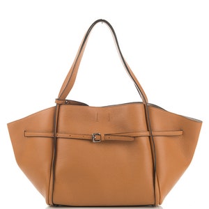Sac cabas en cuir camel à monogramme