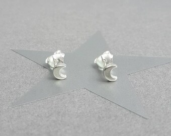 Silver moon stud earrings / 925 Sterling silver crescent moon / Inspirational moon post / Modern everyday earrings / gifts for her