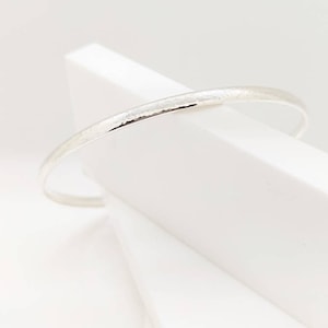 Gehämmerter Sterlingsilber Armreif: Handgemachtes Rundarmband (3.5 mm)