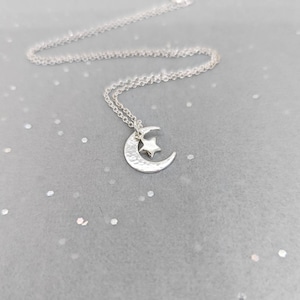 Collar de plata de ley martillada con luna y estrella, colgante de luna creciente hecho a mano.