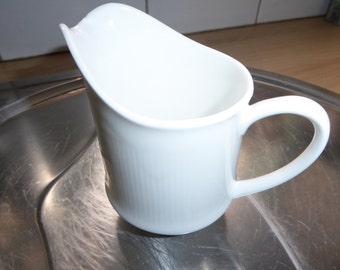 Elegant milk jug/creamer, white