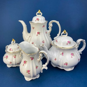 Hertel Jacob Porcelain Co. のアンティーク バイエルン ティーポット、コーヒーポット、クリーマー、シュガーボウル セット。