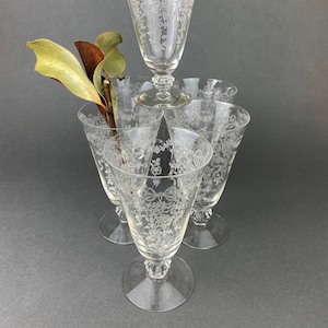 Copas de cristal Fostoria para agua o té helado. Grabado Romance de Fostoria. Juego de 5 copas vintage.