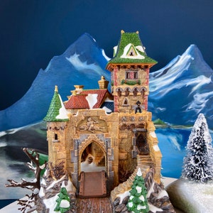 Beleuchtete Burg Wolfstein, Porzellan Weihnachten Dorfhaus Abt. 56. Alpendorf Serie. Europäisches Hilltop Haus. Geschenk für Ihn Sie.