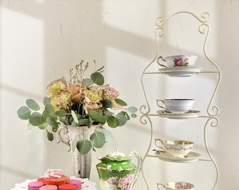 Expositor para tazas de té. Expositor metálico de 4 niveles con diseño vintage. Ideal para tiendas, cafeterías o decoración del hogar. Ideal para fiestas de té.