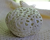 Box with Lid. Reticulated Bowl in Ivory Color. Porcelain Trinket Box. Decorative Bowl with Cover. Scent Burner by Oleg Cassni.