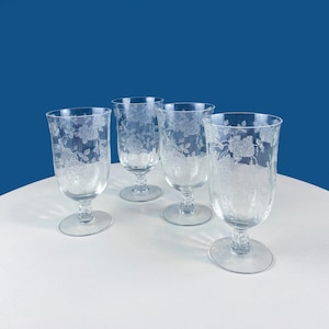 Vintage Fostoria Willowmere grabado cristal helado té tallo gafas. Juego de 4 copas de jugo. Motivo floral. Decoración del comedor. Coleccionables.
