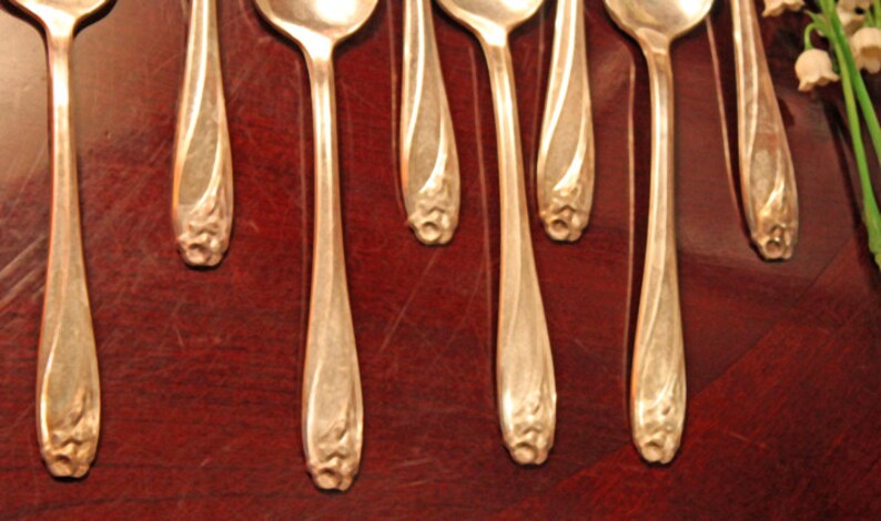 Rogers Bros 1847 Silver Ware IS Silver Plate Spoons. Six Tea Spoons Set with Daffodil Pattern