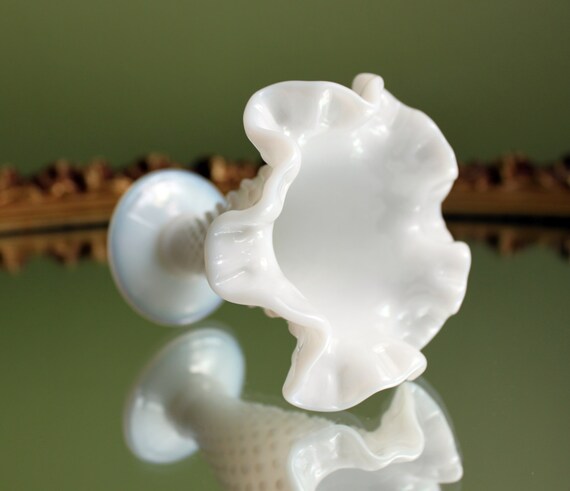 フェントン　Fenton ミルクガラス　ホブネイル　フラワーベース Vintage Fenton Glass Hobnail Ruffled Fan Vase/ビンテージ