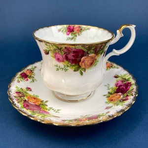 Royal Albert Obertasse mit Untertasse. Kaffee- und Teeservice Set Alte Rosen.  Hergestellt in England. Austauschteile.  Geschenk für Mama. Geschenk für Sie.