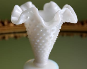 Fenton Milchglasvase, Hobnail, Gerüschter Rand, Ausgebogter Rand