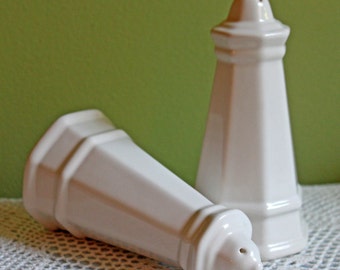 White Salt and Pepper Shakers. Pfaltzgraff Pottery Modern Tableware.