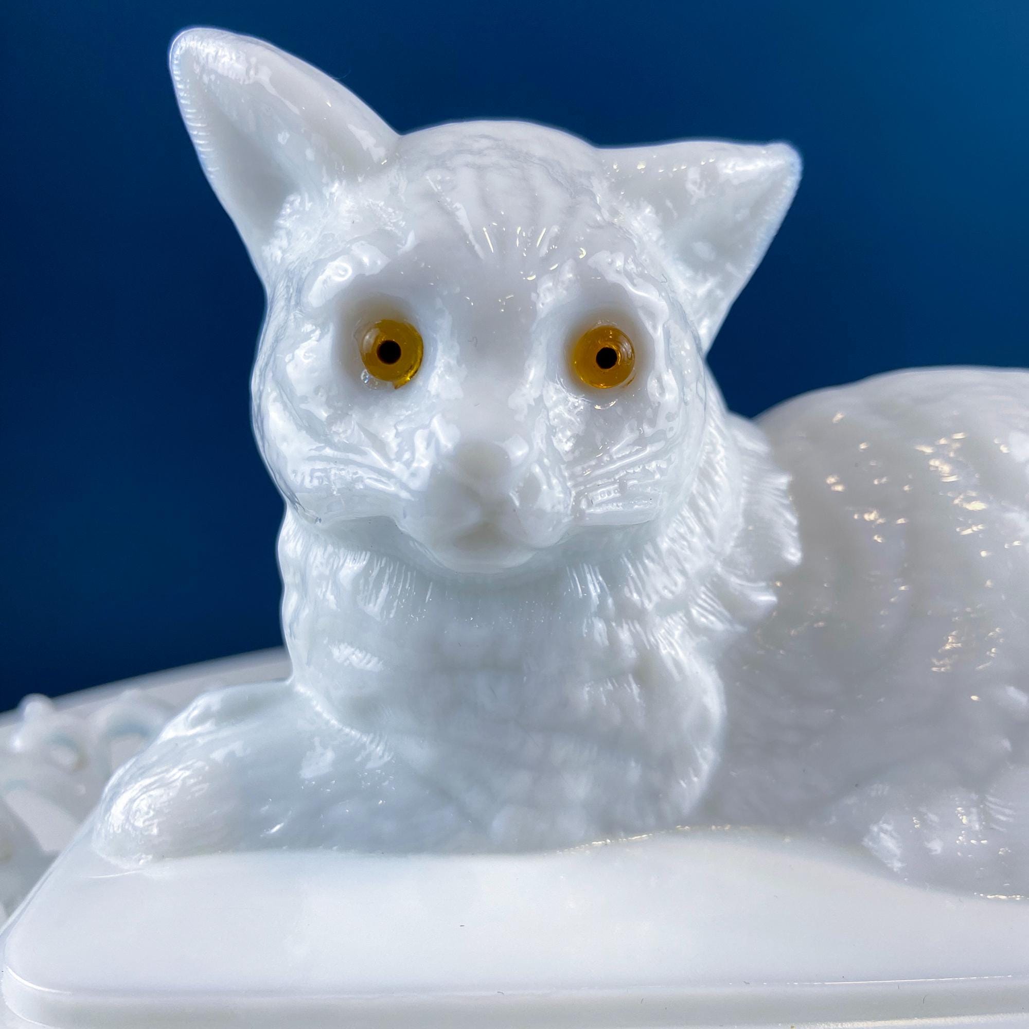 レア☆ミルクガラス　猫　ホワイト ヴィンテージ　Westmoreland社 美術品・アンティーク・コレクション レア☆ミルクガラス 猫 ホワイト