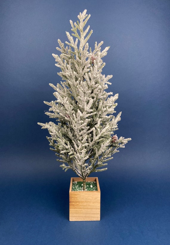 Beflockter Weihnachtsbaum aus Kiefer in der Holzkiste, Feiertagsdekor -  Etsy.de