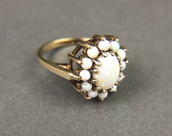 Vintage 10k Gold Cluster Ring with 13 Opal Stones.