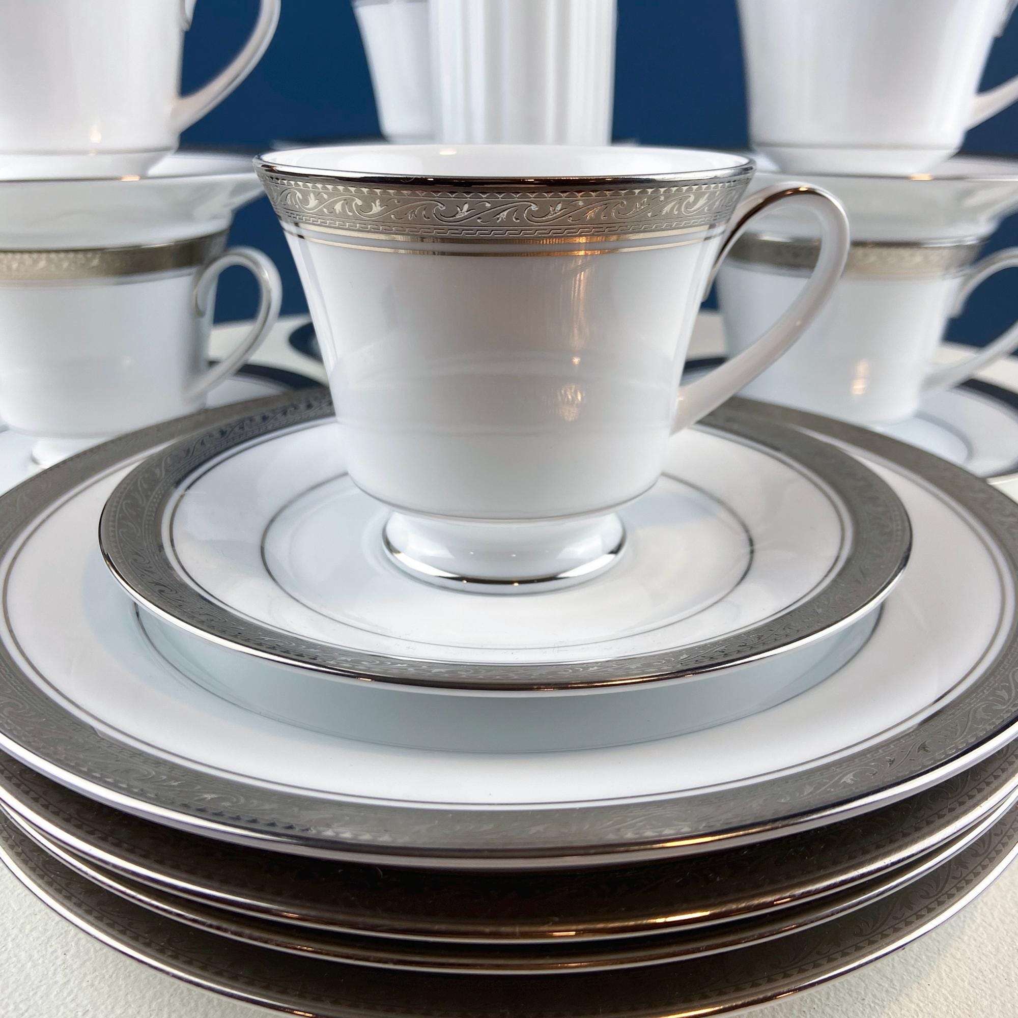 ノリタケ クレストウッド プラチナ ティーセット：カップ＆ソーサー8個