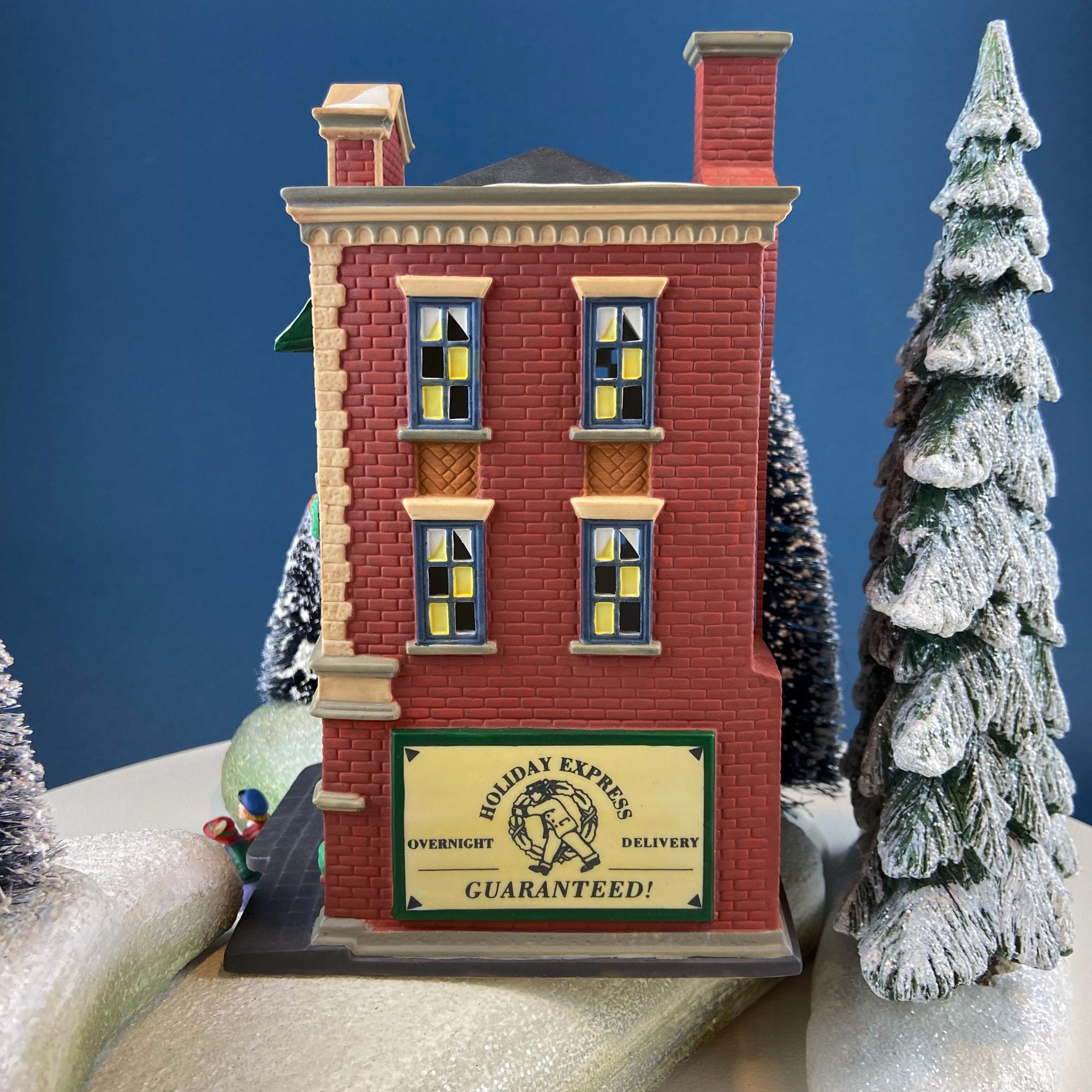 イルミネーションで飾られたクリスマスビレッジ、ワシントン通り郵便局