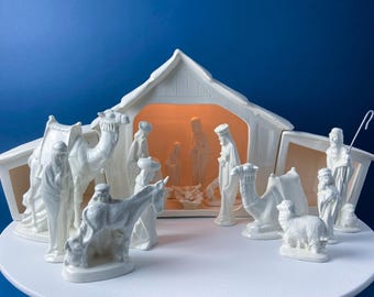 White Atlantic Mold Ceramic Nativity Set. 16 Figurines. Illuminated 3 Piece Manger. Traditional Christmas Decoration. Seasonal Display.