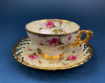 値下げしました。青磁皿 Vintage Teacup and Saucer or Coffee Cup. Iridescent Royal