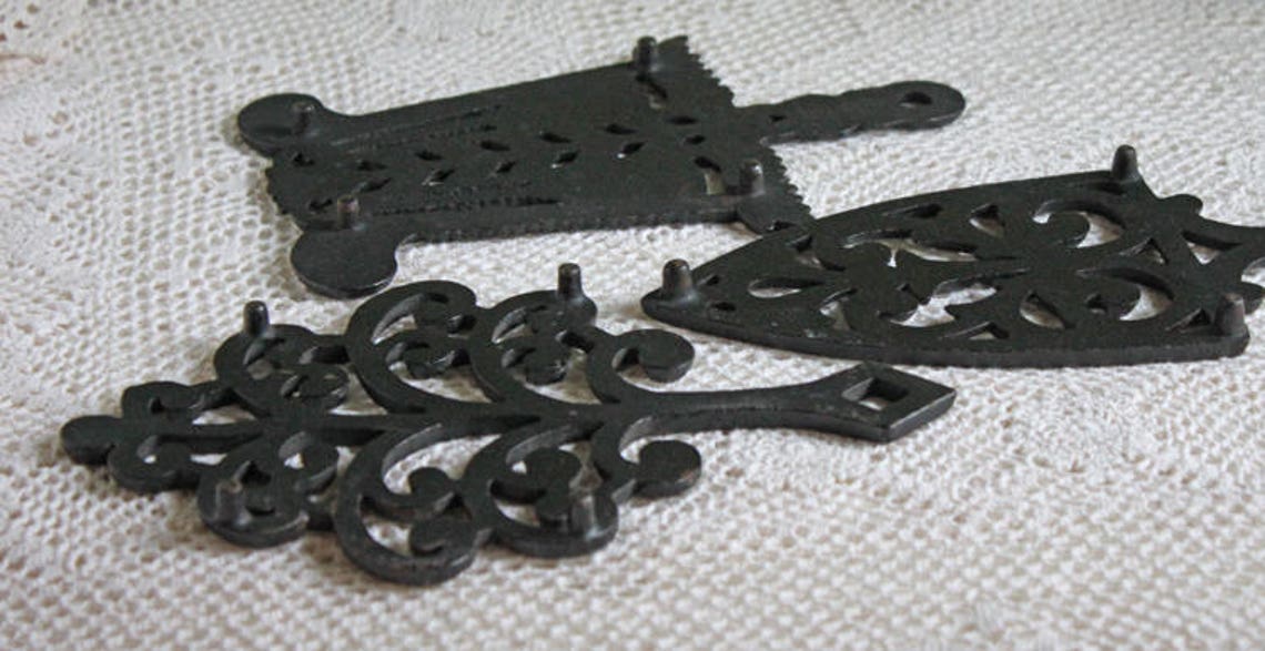 Vintage Cast Iron Trivet Set. Trivet or Rustic Home Wall Etsy