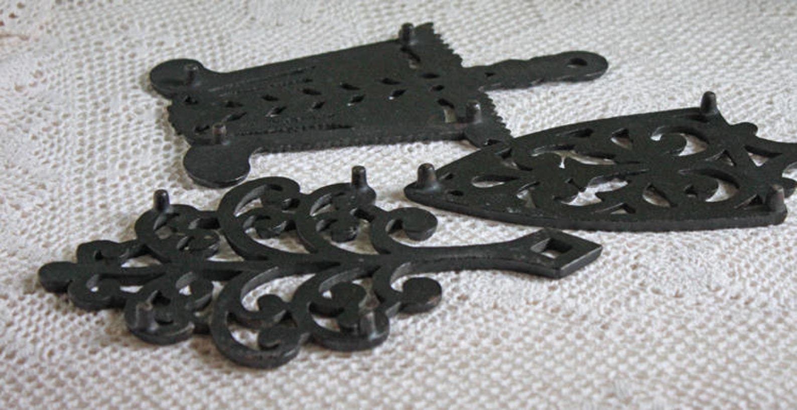 Vintage Cast Iron Trivet Set. Trivet or Rustic Home Wall Etsy