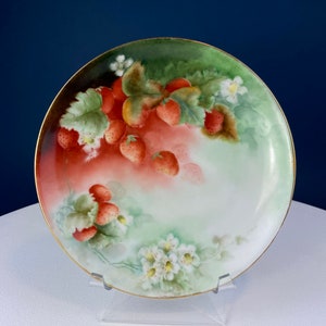 Antique Dessert Plate with Hand-Painted Strawberries. Hutschenreuther Porcelain, 1914. Modern Farmhouse, French Country. Collectible.