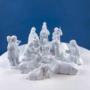 Vintage, Avon Krippe. Figur aus weißem Bisquitporzellan. Set von 12 Statuetten. Minimalistischer Look. Hohes Sammlerstück. Weihnachtsdekor