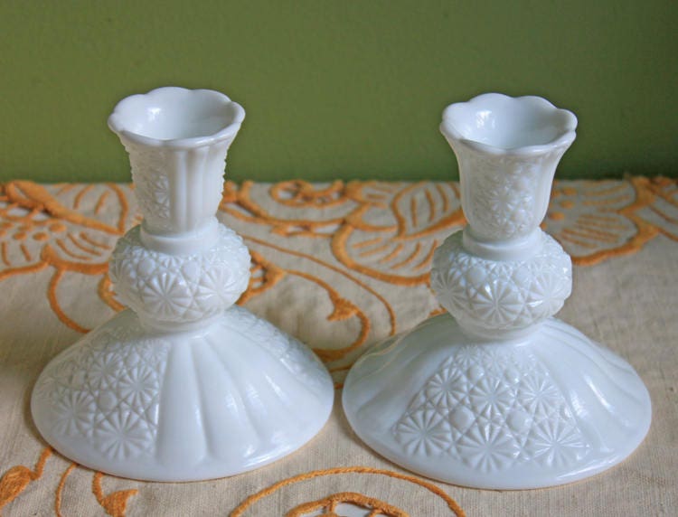 フェントン　ミルクガラス　シルバークレストキャンドルホルダー Fenton candle sticks - Etsy 日本