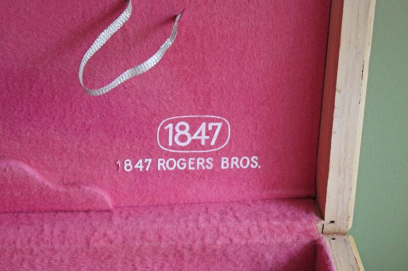 Rogers Bros 1847 Silver Ware IS Silver Plate Spoons. Six Tea Spoons Set with Daffodil Pattern