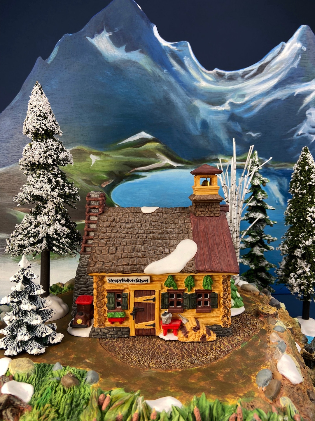 Dept 56, Sleepy Hollow School. Illuminated, Porcelain Christmas