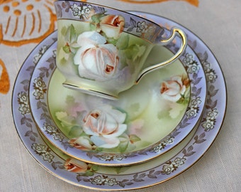 Taza, platillo y plato de postre Dixonianos antiguos. Juego de té o café pintado a mano. Fabricado entre 1910 y 1917. Porcelana antigua coleccionable.