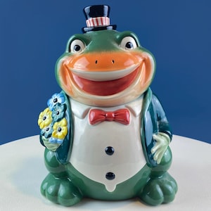 Puede incluir: Un juego de tres tazas de cerámica con un acabado moteado y mate. Las tazas son de color crema, gris claro y gris oscuro. Cada taza tiene un diseño simple y minimalista, ideal para café o té.