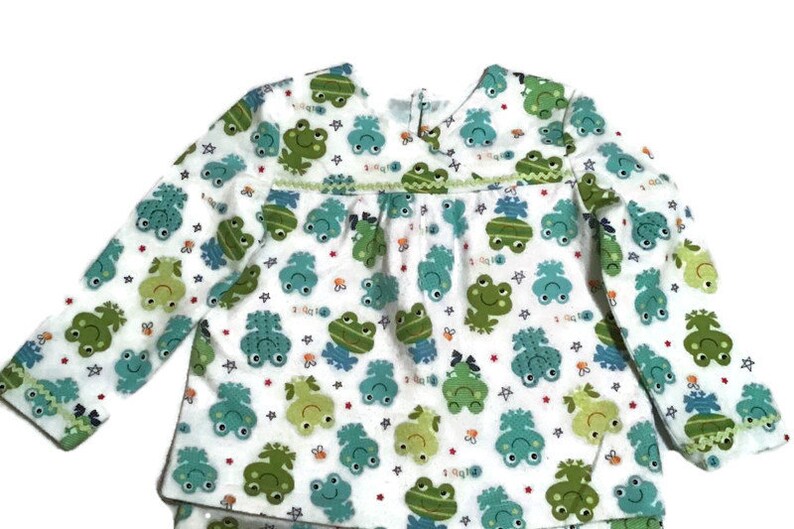 Girl/'s Flannel Pajamas Frog Print In Turquoise And Green On A White Background Size 4 Blue and Green Froggie Print