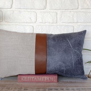 Fodera per cuscino lombare in similpelle marrone Biogen con strisce in tessuto di lino beige e similpelle blu/Cuscino color block/Stile retrò eclettico - 1 pezzo