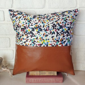 Demi-housse d'oreiller à motif triangulaire horizontal-ethnique en similicuir marron cognac/taie d'oreiller lombaire/cadeau de pendaison de crémaillère/maisons colorées-1 pièces