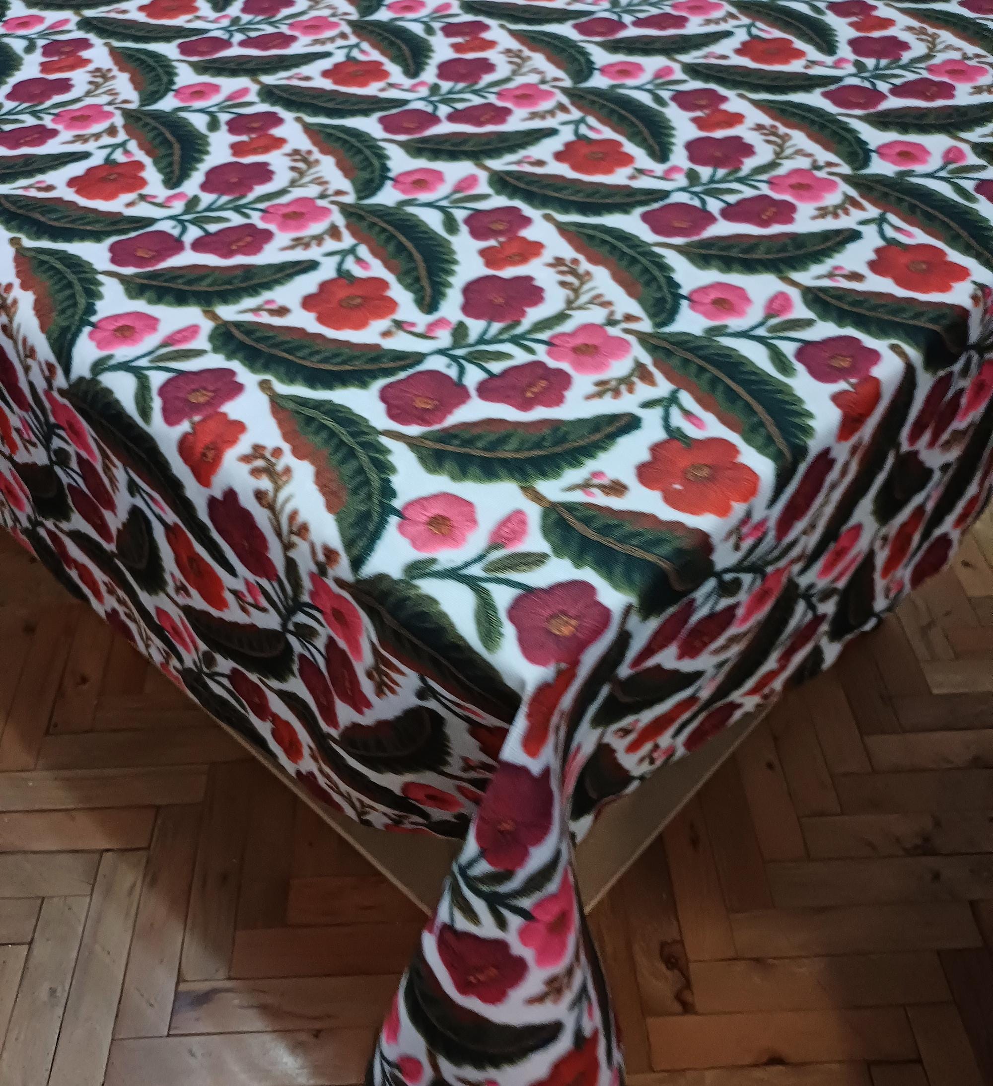 フラワーテーブルクロス – 刺繍風2Dデジタルプリント、ファームハウス