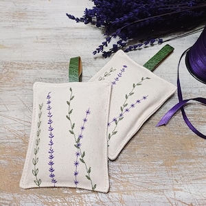 Juego de bolsitas de lavanda bordadas en lino hechas a mano
