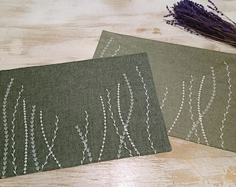 Mantel individual bordado con aspecto de lino: decoración de mesa rústica